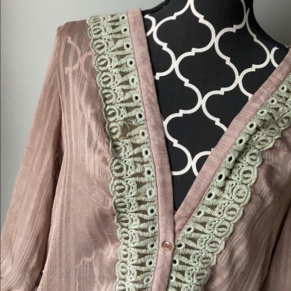 Vintage Style Blouse - Picture 3 of 5